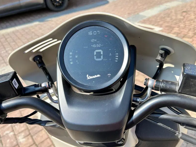 Vespa GTV 300 Hpe (2023 - 25) (2)