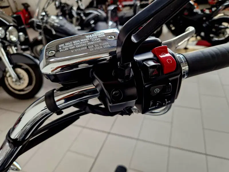 Kawasaki Vulcan VN 1700 Classic ABS (2010 - 12) (19)