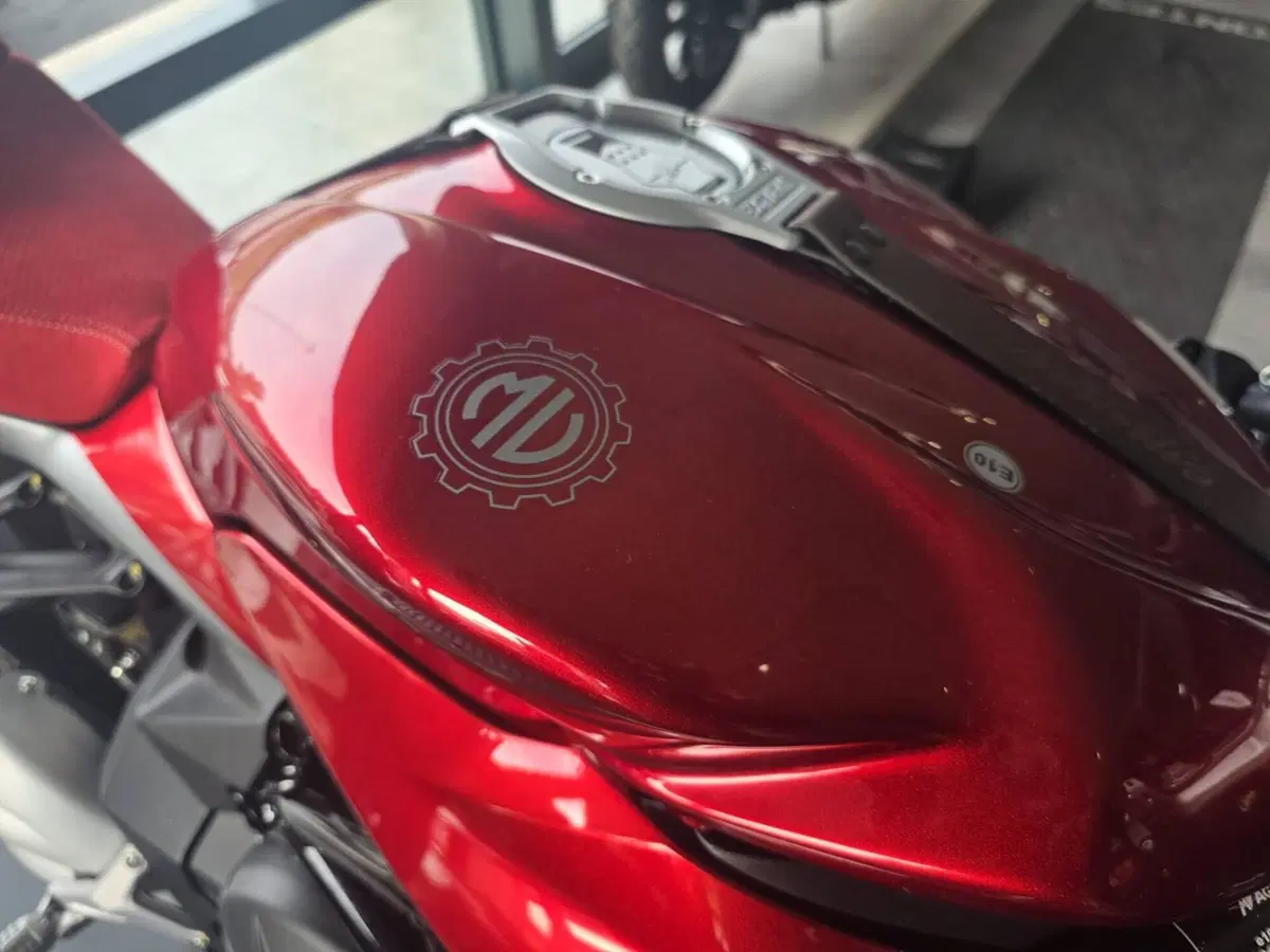 MV Agusta Superveloce 800 S Ottantesimo (2025 - 26) (3)