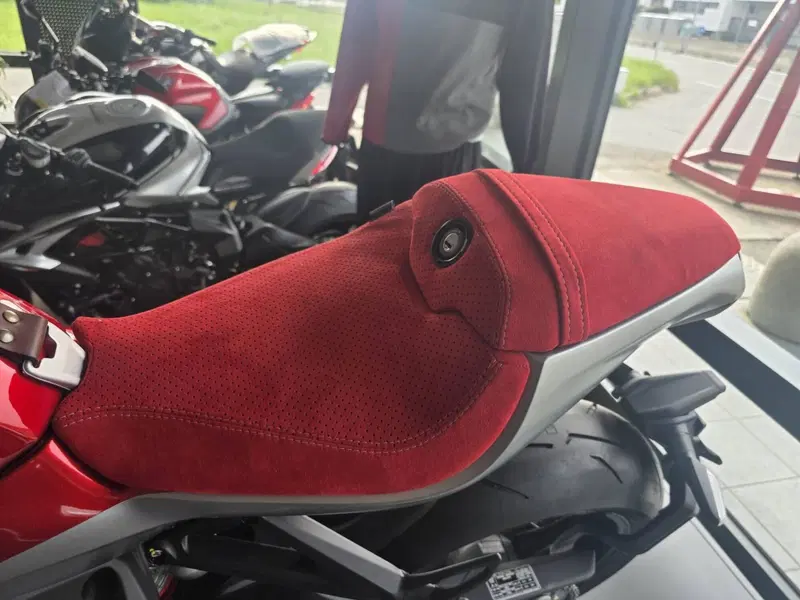 MV Agusta Superveloce 800 S Ottantesimo (2025 - 26) (5)