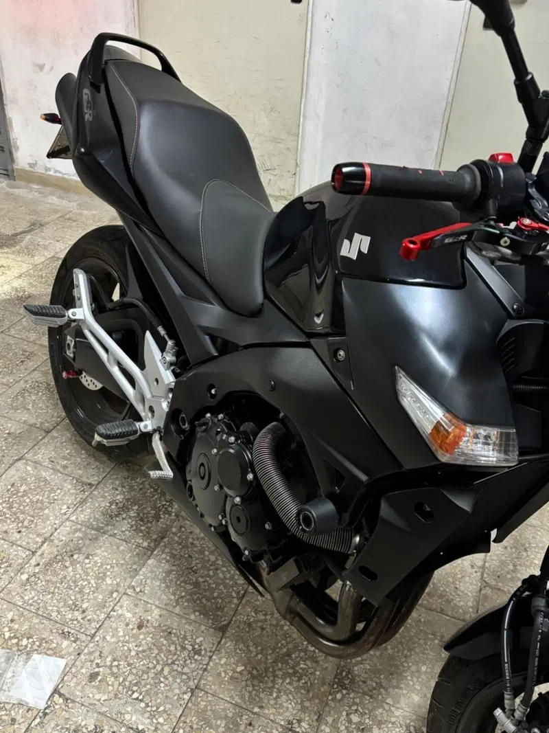 Suzuki GSR 600 (2006 - 11) (2)