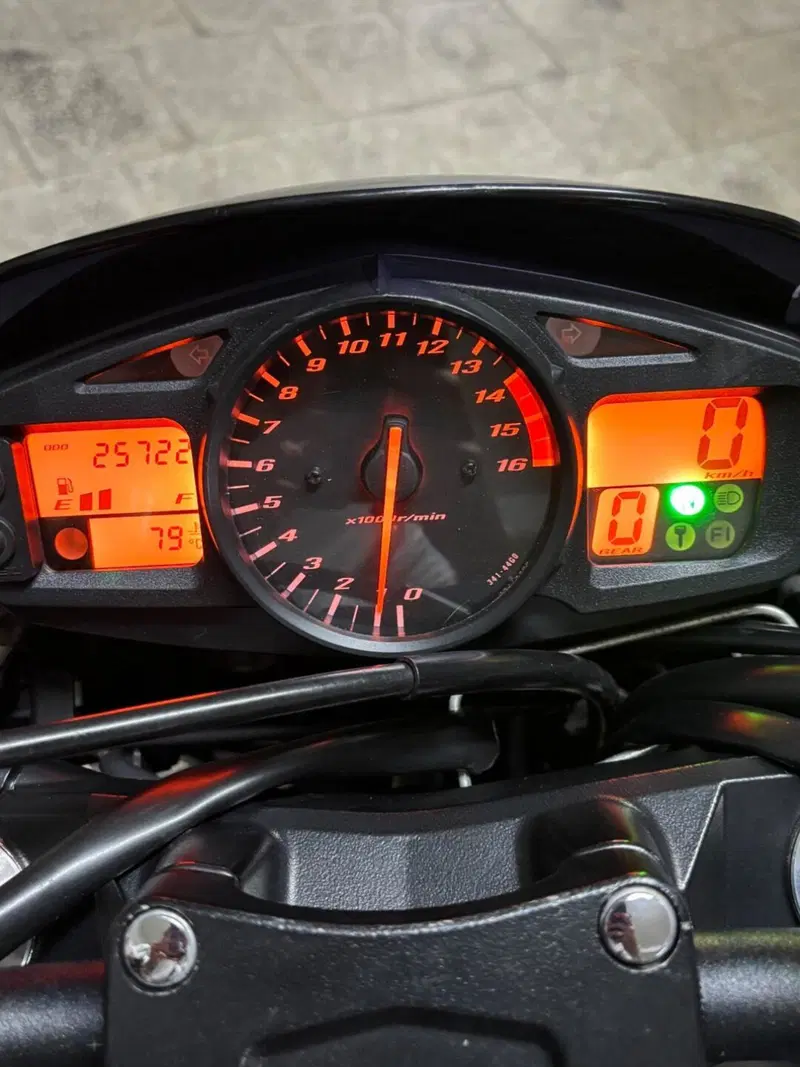 Suzuki GSR 600 (2006 - 11) (4)