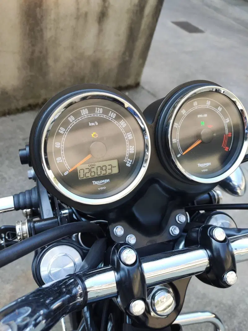 Triumph Bonneville T100 (2008 - 16) (5)