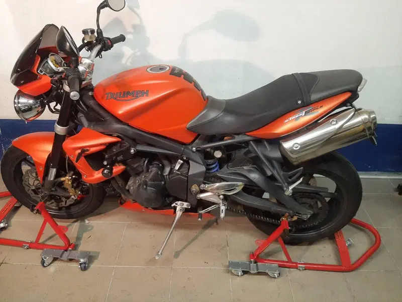 Triumph Street Triple R (2009 - 12)