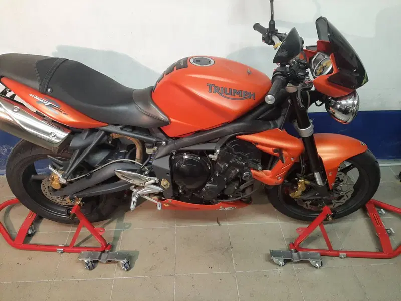 Triumph Street Triple R (2009 - 12) (2)