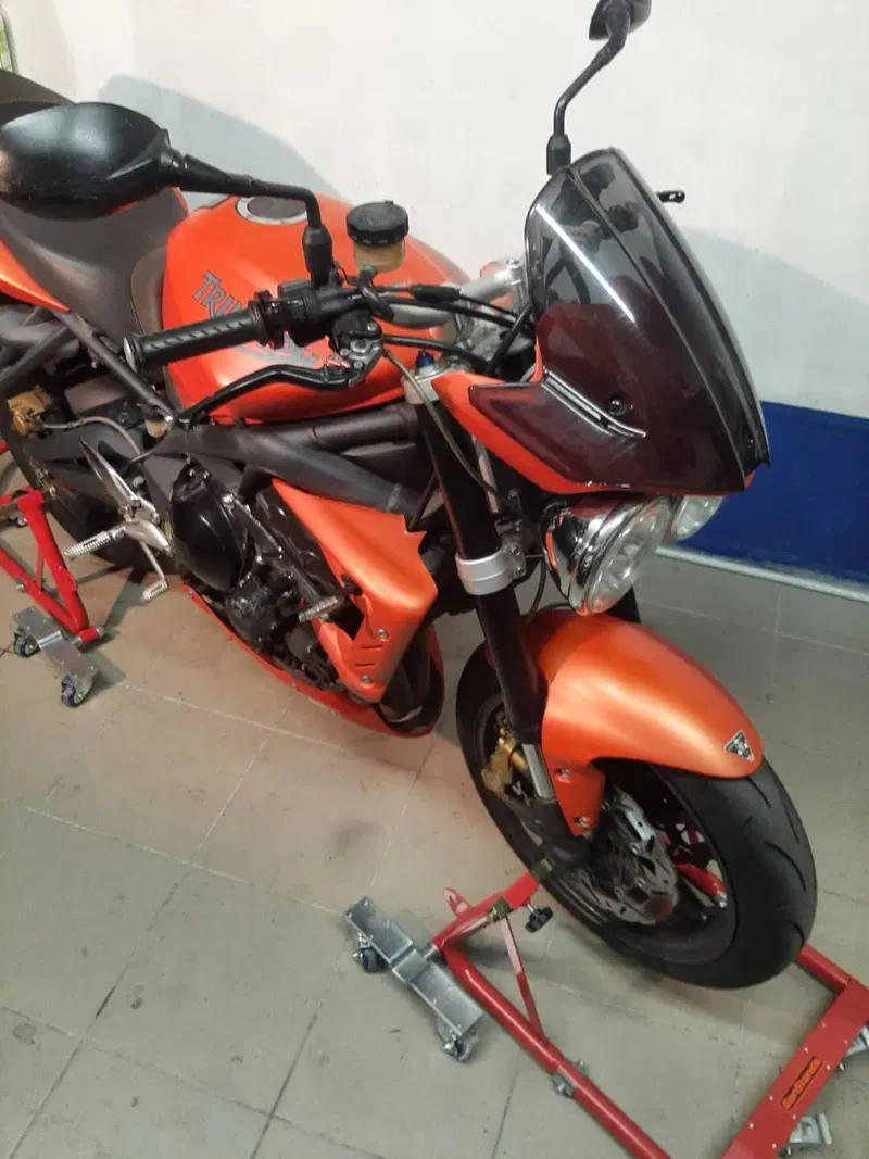 Triumph Street Triple R (2009 - 12) (3)