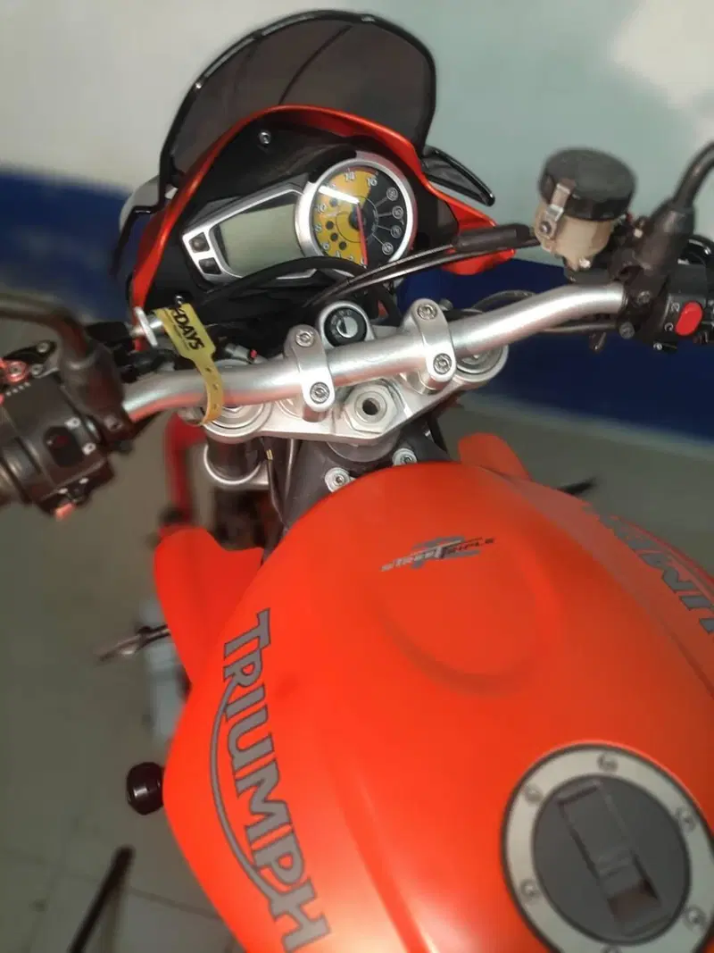 Triumph Street Triple R (2009 - 12) (4)