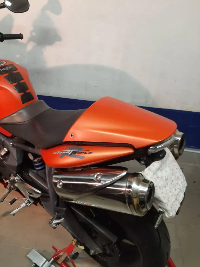 Triumph Street Triple R (2009 - 12) (5)
