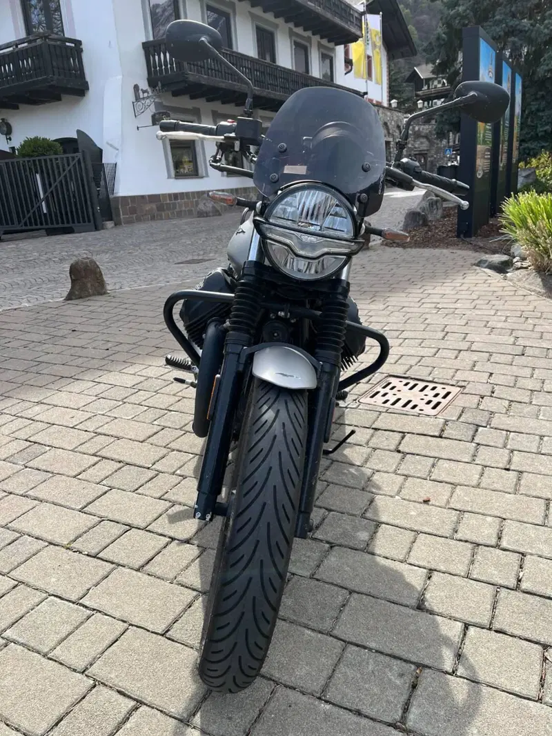 Moto Guzzi V7 Stone (2021 - 24) (3)