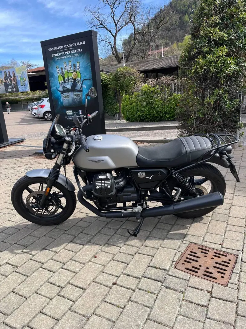 Moto Guzzi V7 Stone (2021 - 24) (4)