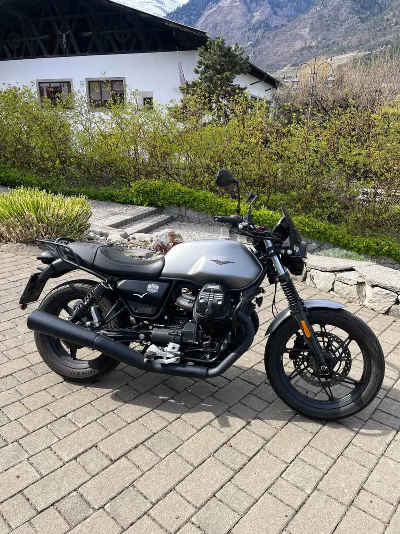 Moto Guzzi V7 Stone (2021 - 24) (5)