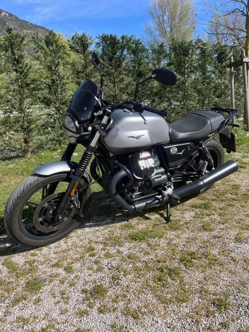 Moto Guzzi V7 Stone (2021 - 24) (6)