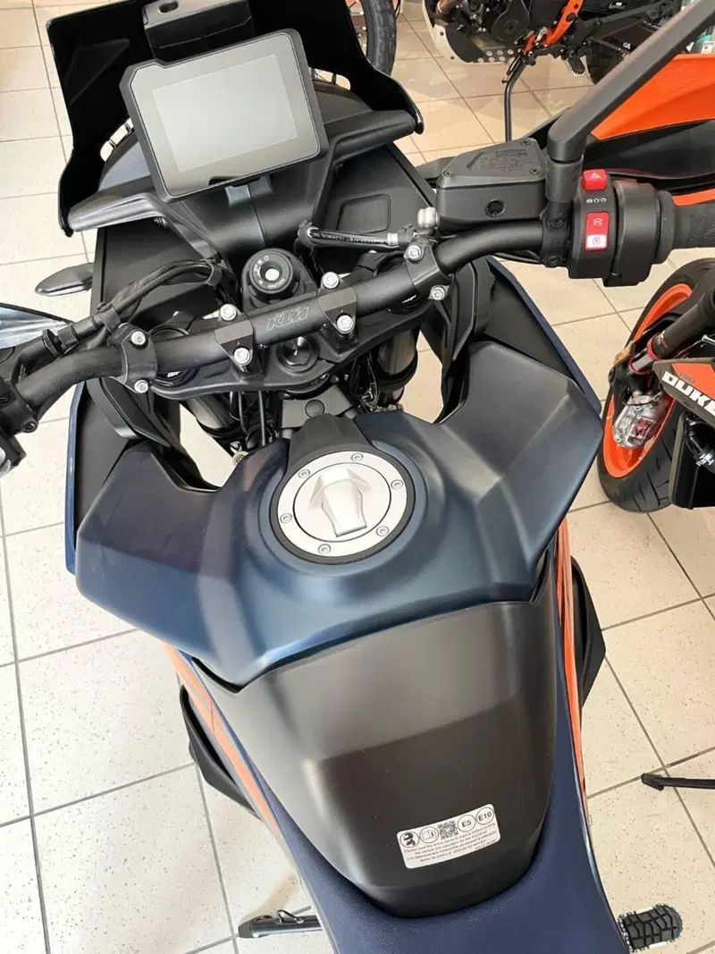 KTM 890 SMT (2026) (4)
