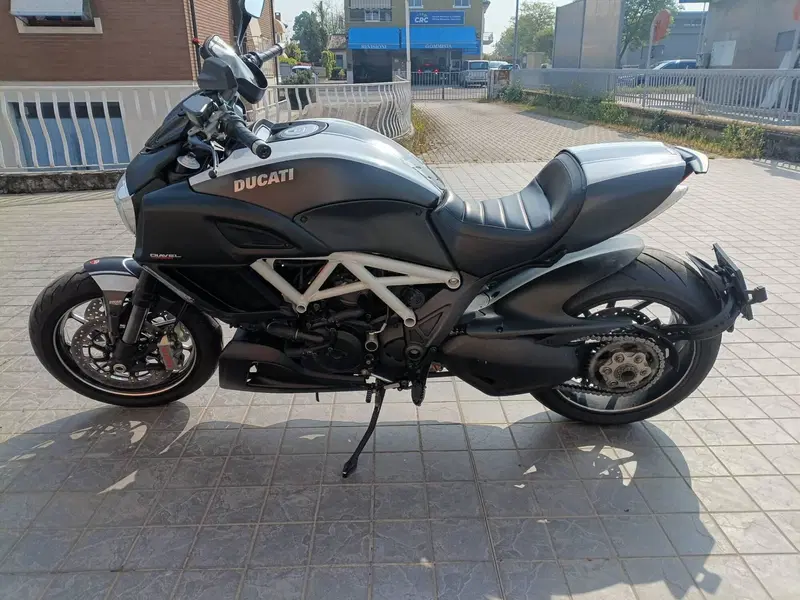 Ducati Diavel 1200 Carbon (2014 - 16) (2)
