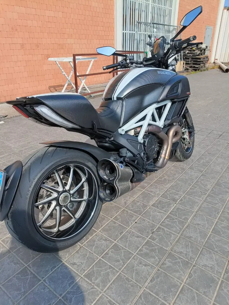 Ducati Diavel 1200 Carbon (2014 - 16) (4)