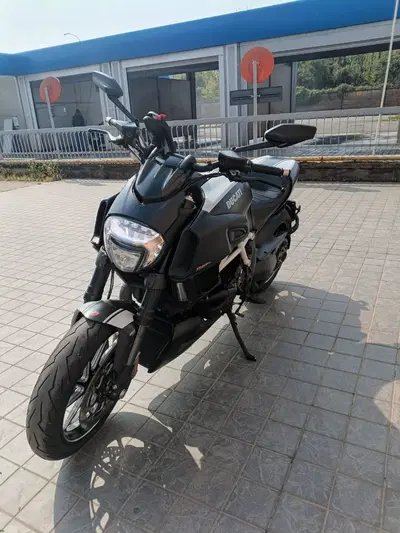 Ducati Diavel 1200 Carbon (2014 - 16) usata