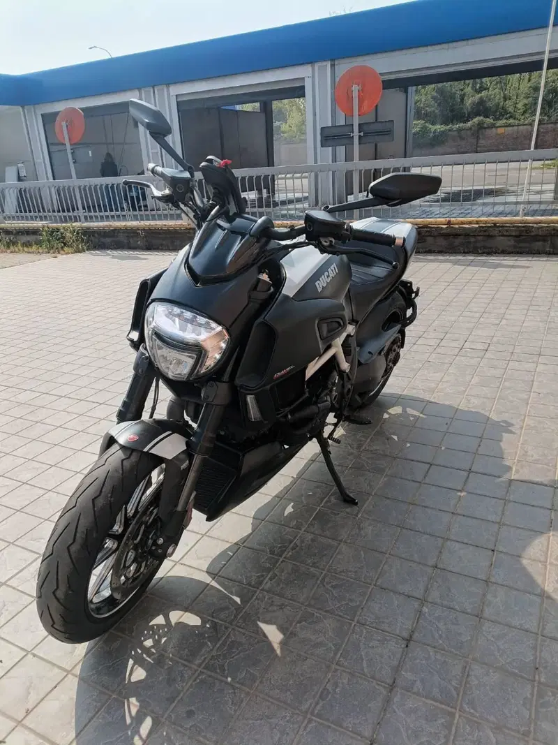Ducati Diavel 1200 Carbon (2014 - 16)