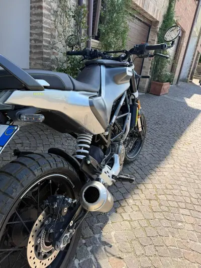 Husqvarna Svartpilen 125 (2021 - 23) usata