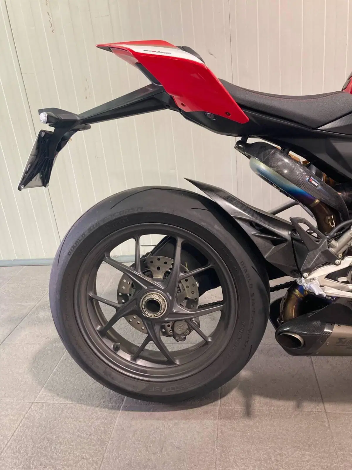 Ducati Panigale V2 Bayliss 1st Championship 20th Anniversary (2021 - 24) (2)
