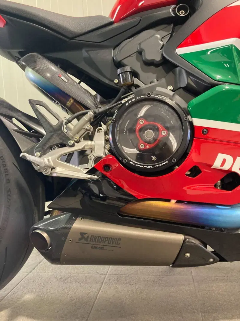 Ducati Panigale V2 Bayliss 1st Championship 20th Anniversary (2021 - 24) (3)