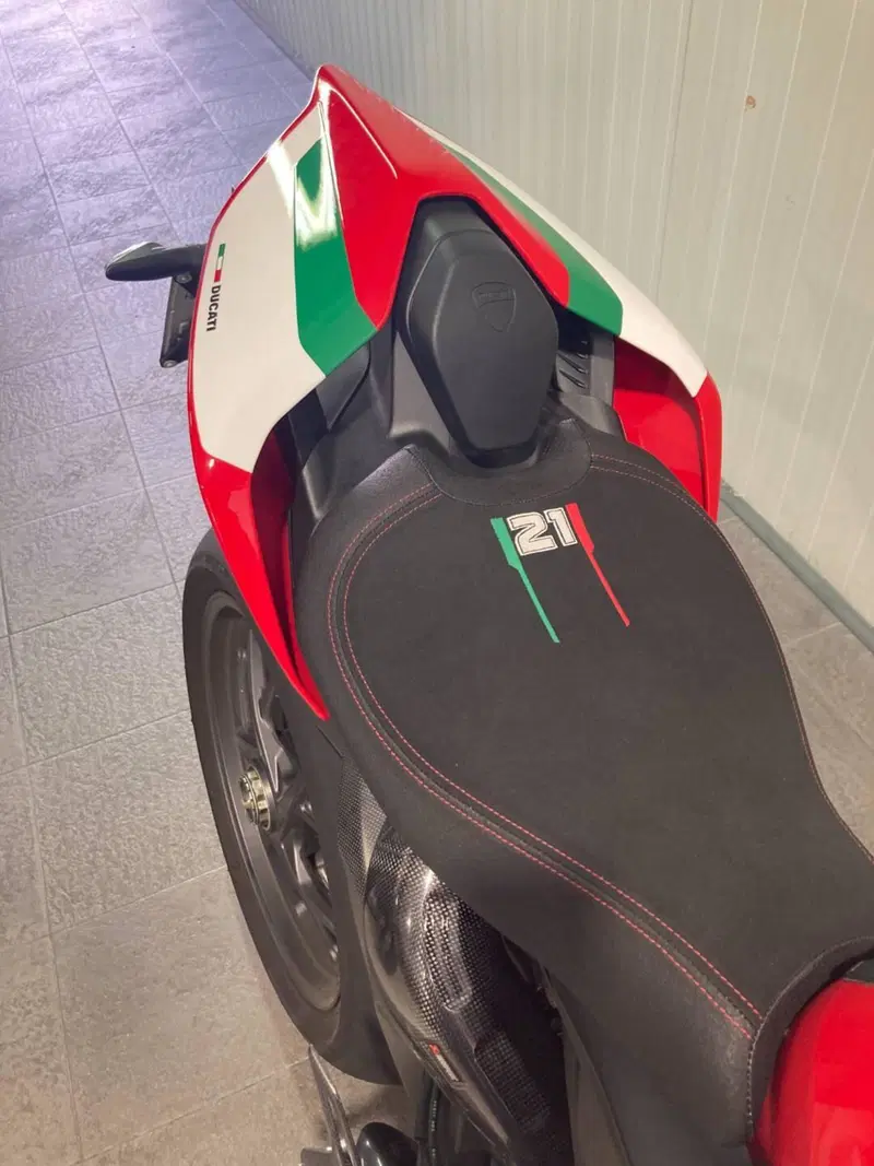 Ducati Panigale V2 Bayliss 1st Championship 20th Anniversary (2021 - 24) (6)