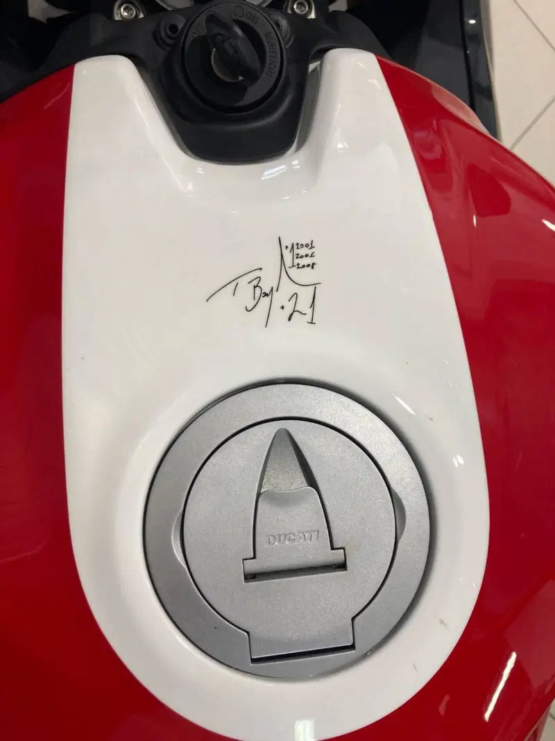 Ducati Panigale V2 Bayliss 1st Championship 20th Anniversary (2021 - 24) (9)