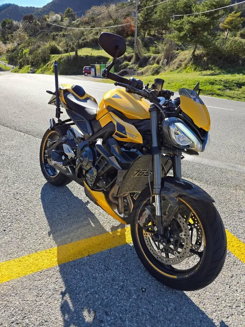Triumph Street Triple 765 RS (2023 - 26) (2)