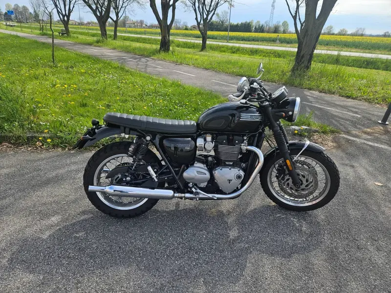 Triumph Bonneville T120 (2021 - 25) (3)