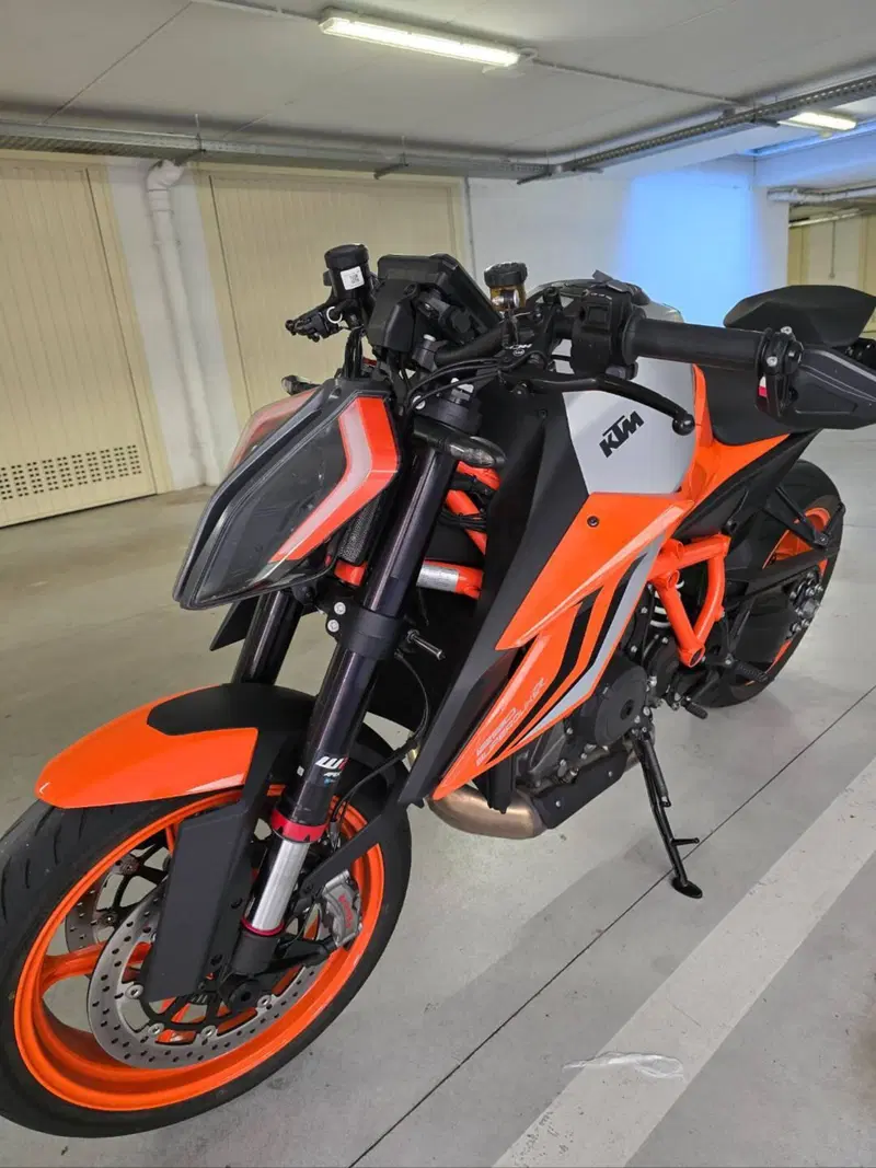 KTM 1290 Super Duke R (2022 - 23) (2)