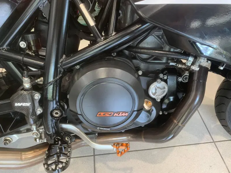 KTM 690 SMC (2008- 11) (6)