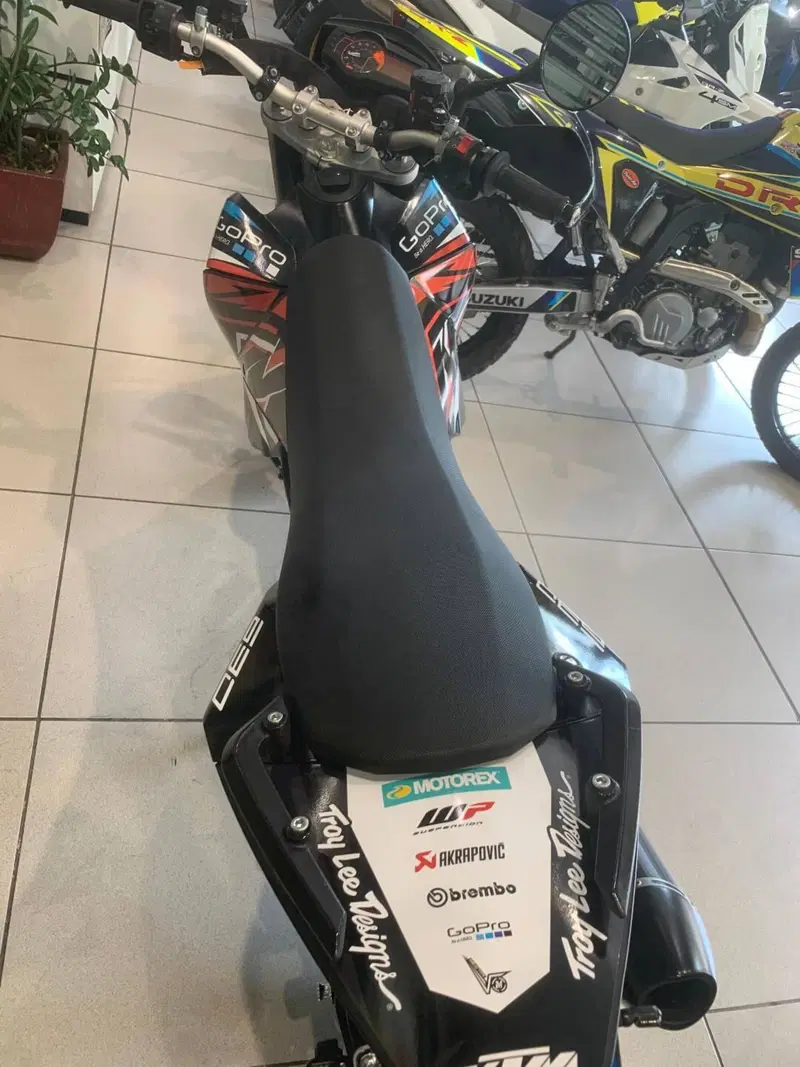 KTM 690 SMC (2008- 11) (10)