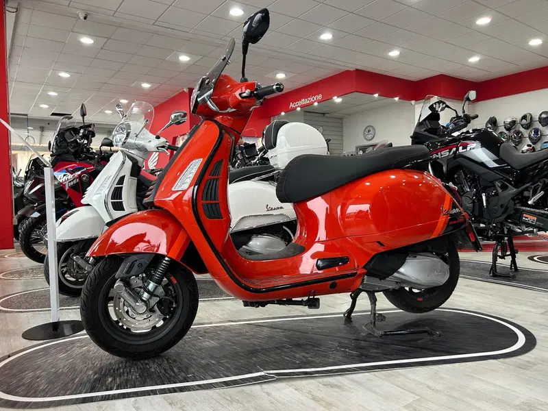 Vespa GTS 300 Hpe (2021 - 22) (2)