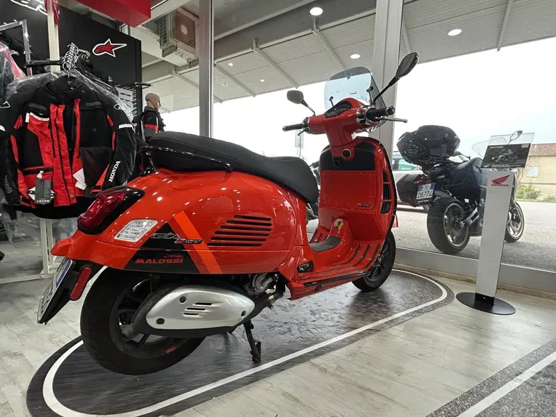 Vespa GTS 300 Hpe (2021 - 22) (3)