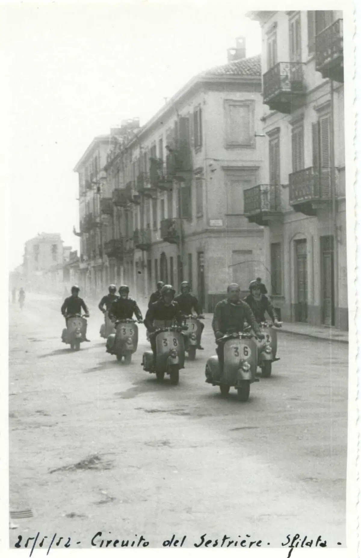 Vespa compie 80 anni: una storia d'amore globale che non invecchia mai (2)