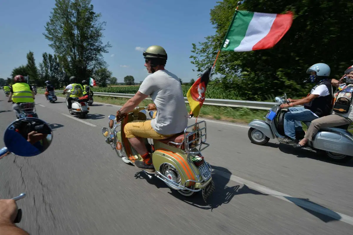 Vespa compie 80 anni: una storia d'amore globale che non invecchia mai (4)
