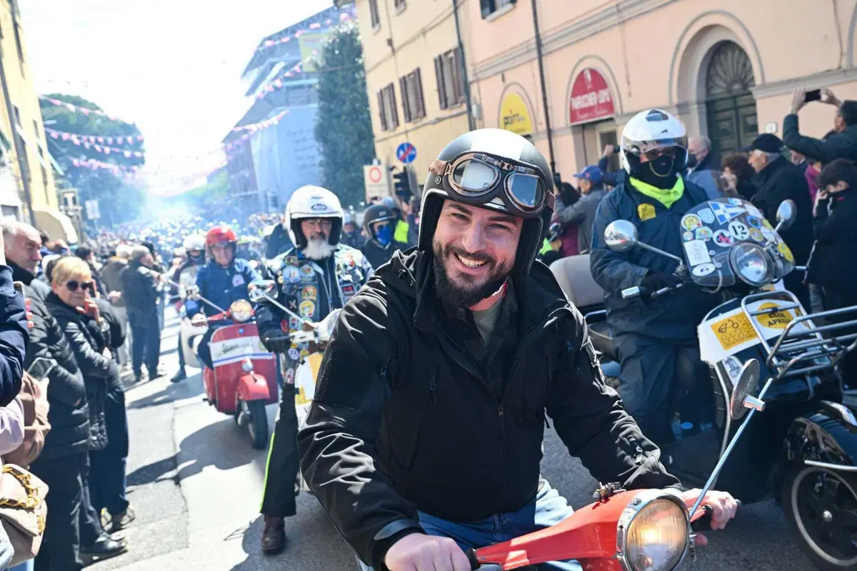 Vespa compie 80 anni: una storia d'amore globale che non invecchia mai (9)