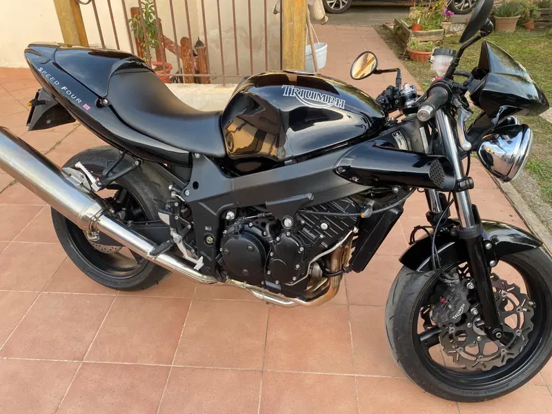Triumph Speed Four (4)