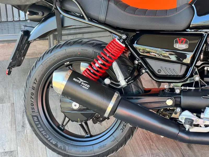 Moto Guzzi V7 Stone Special Edition (2022 - 25) (5)