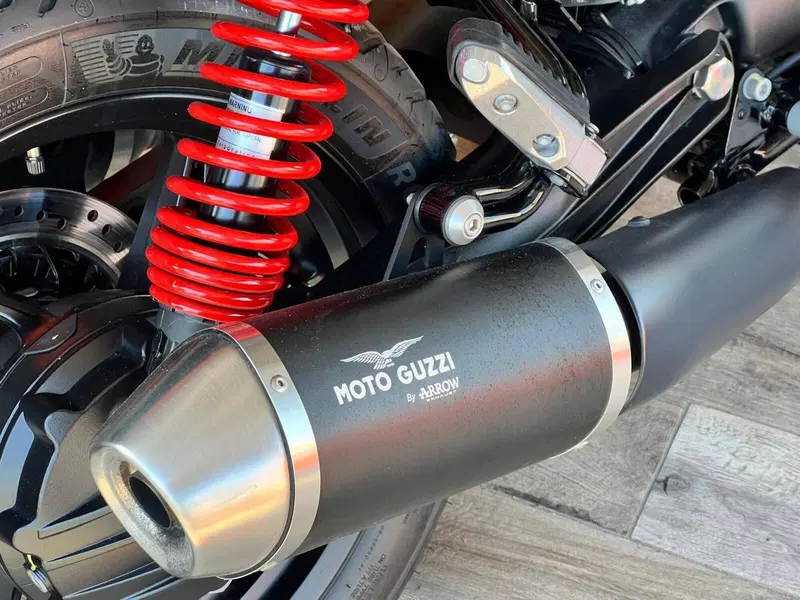 Moto Guzzi V7 Stone Special Edition (2022 - 25) (6)