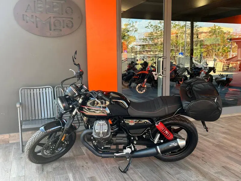 Moto Guzzi V7 Stone Special Edition (2022 - 25) (8)