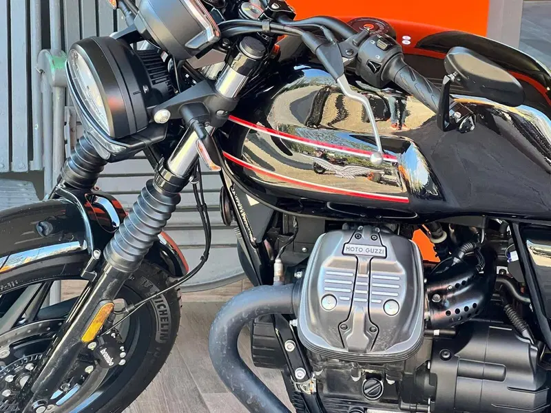 Moto Guzzi V7 Stone Special Edition (2022 - 25) (9)