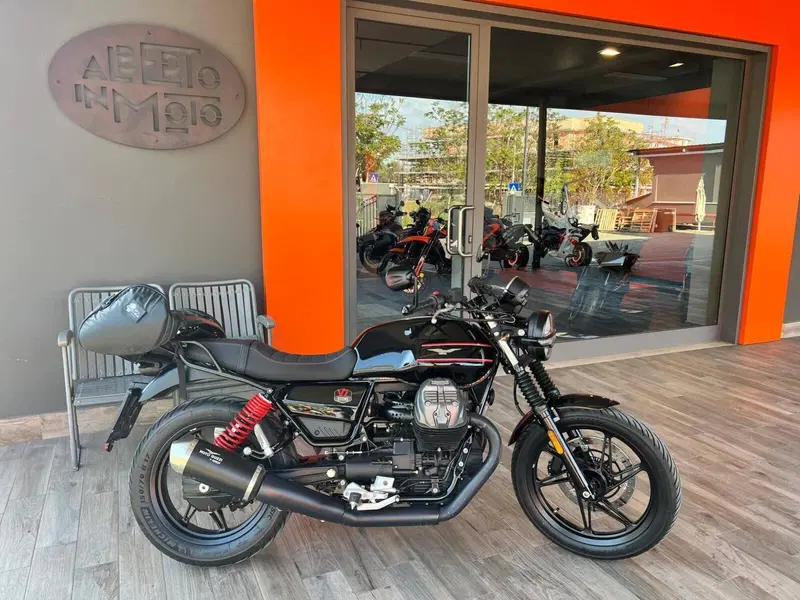 Moto Guzzi V7 Stone Special Edition (2022 - 25)