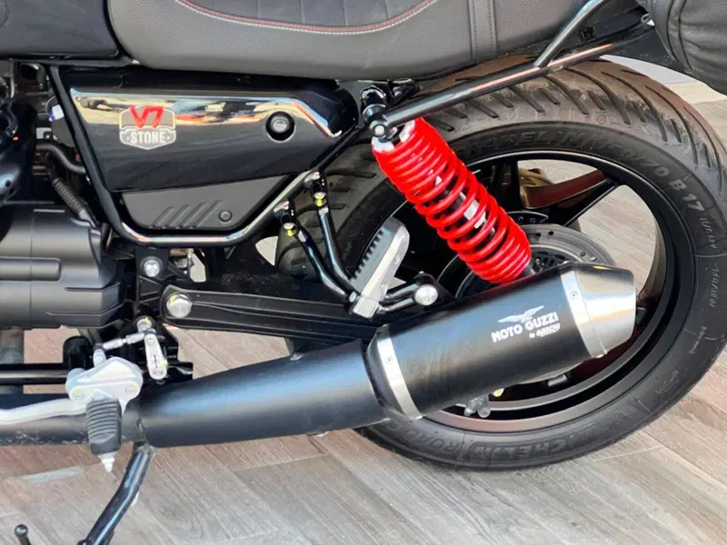 Moto Guzzi V7 Stone Special Edition (2022 - 25) (10)