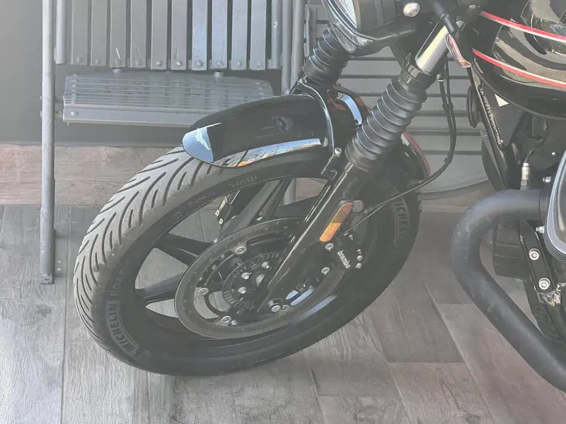 Moto Guzzi V7 Stone Special Edition (2022 - 25) (12)