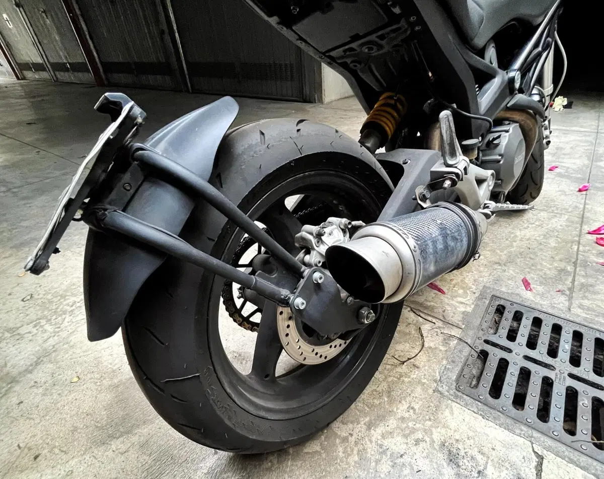 Ducati Monster 696 (2008 - 13) (4)