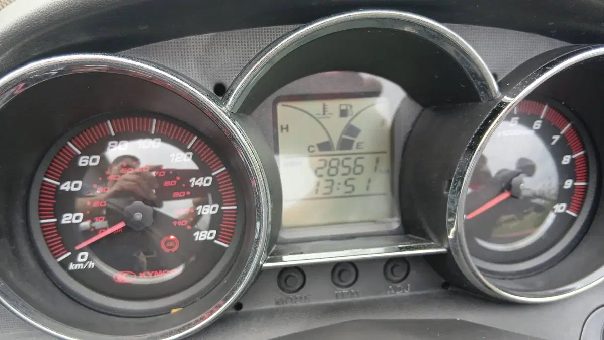 Kymco Downtown 300i ABS (2009 - 17) (4)