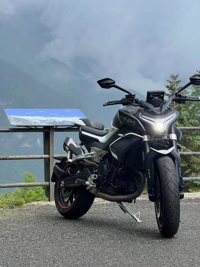 CFMOTO 800NK Advanced (2023 - 26)