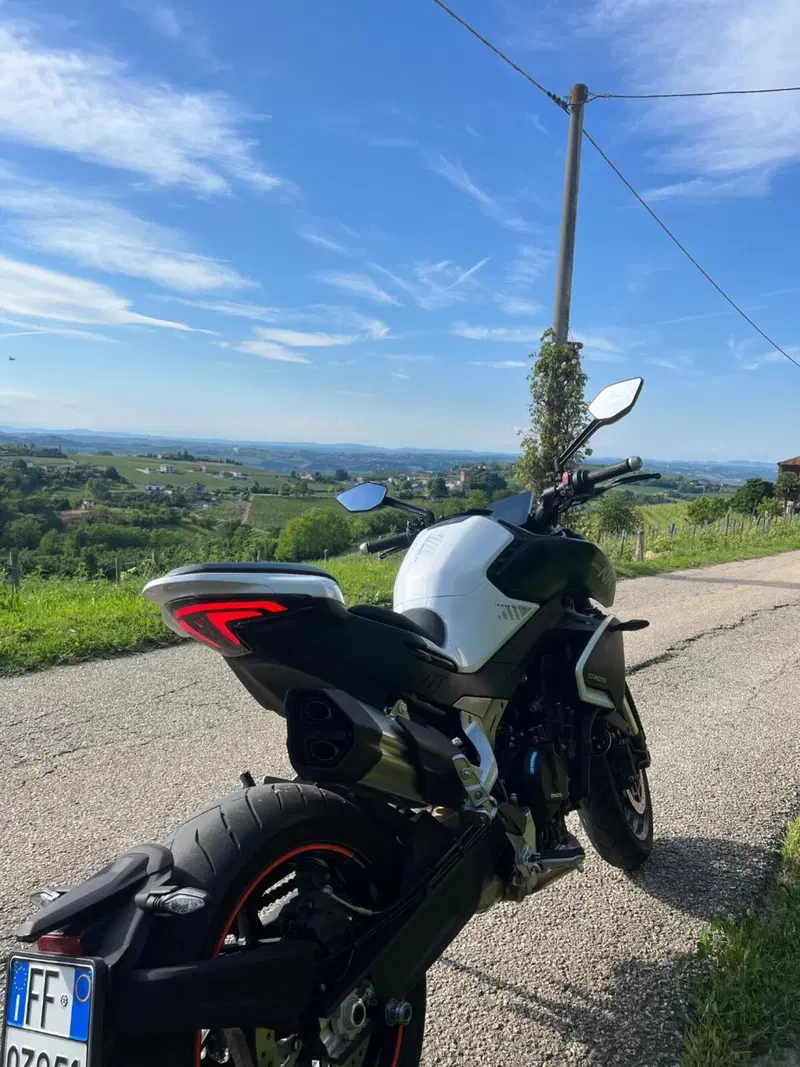CFMOTO 800NK Advanced (2023 - 26) (4)