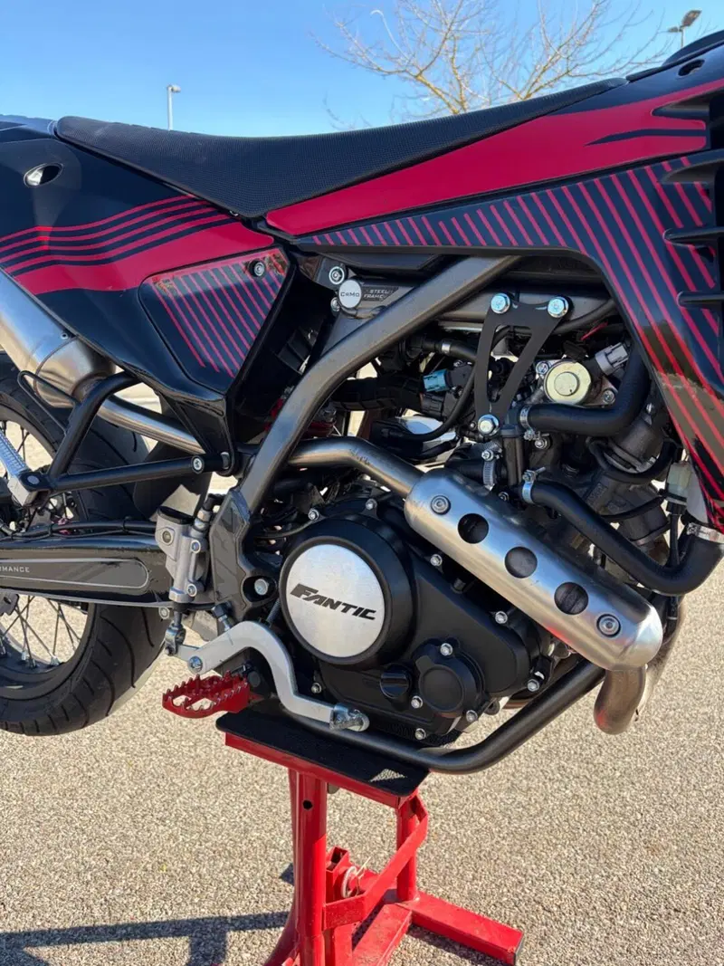 Fantic Motor XMF 125 Motard Performance 4T (2023 - 24) (9)