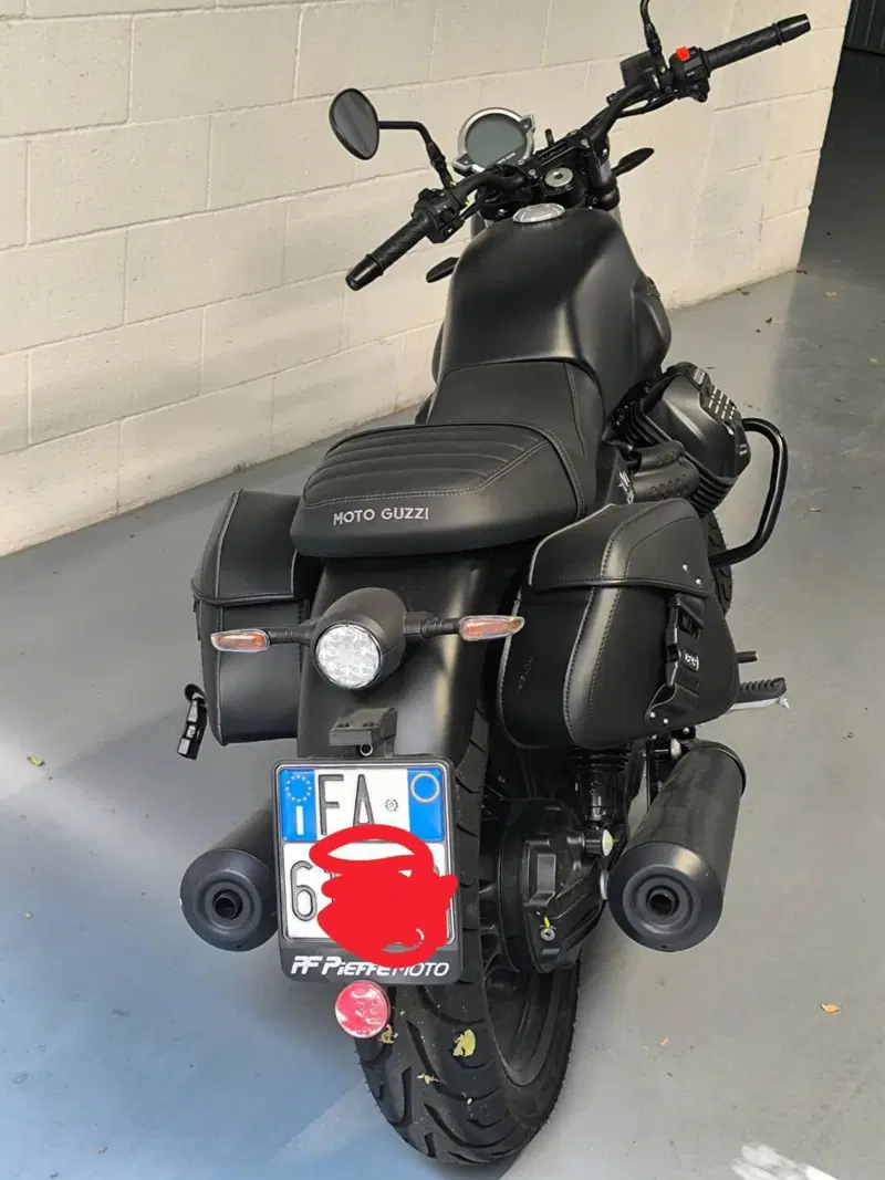 Moto Guzzi V7 Stone (2021 - 24)